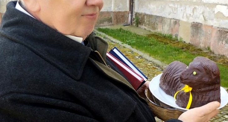 u kostela velikonoce.jpg